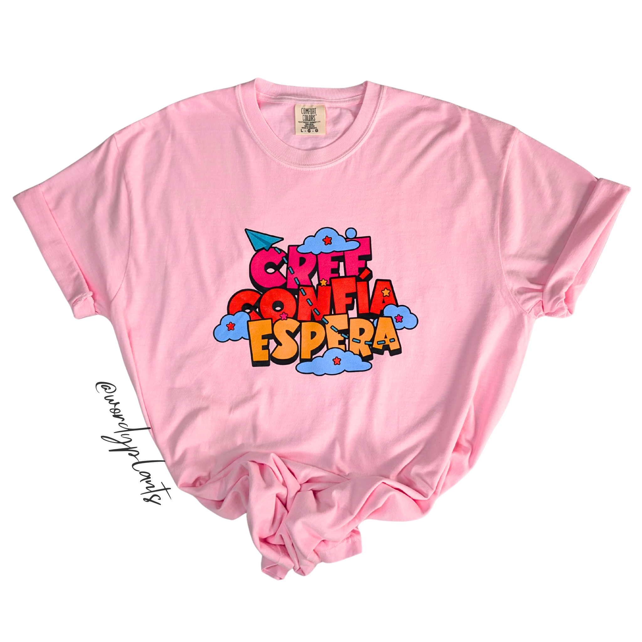 Camisa con diseño Cree, Confía y Espera